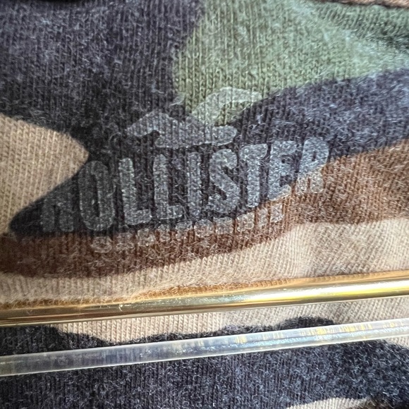 Hollister Camouflage Longe Sleeve Shirt - Picture 2 of 5